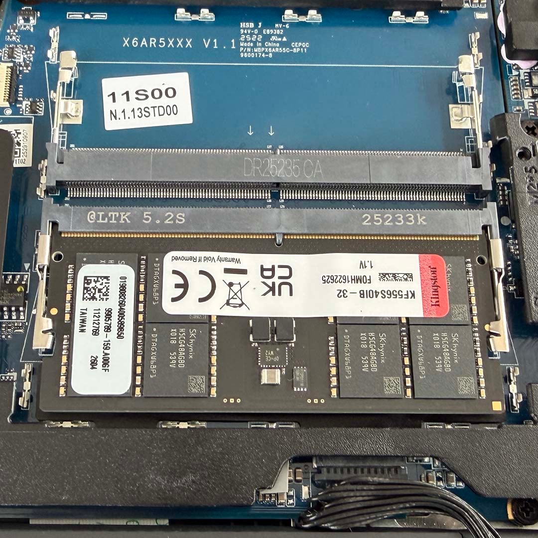 PCSpecialist Ionico 16 D internals - SODIMM memory slots