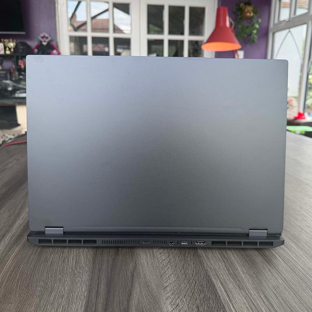 PCSpecialist Ionico 16 D lid