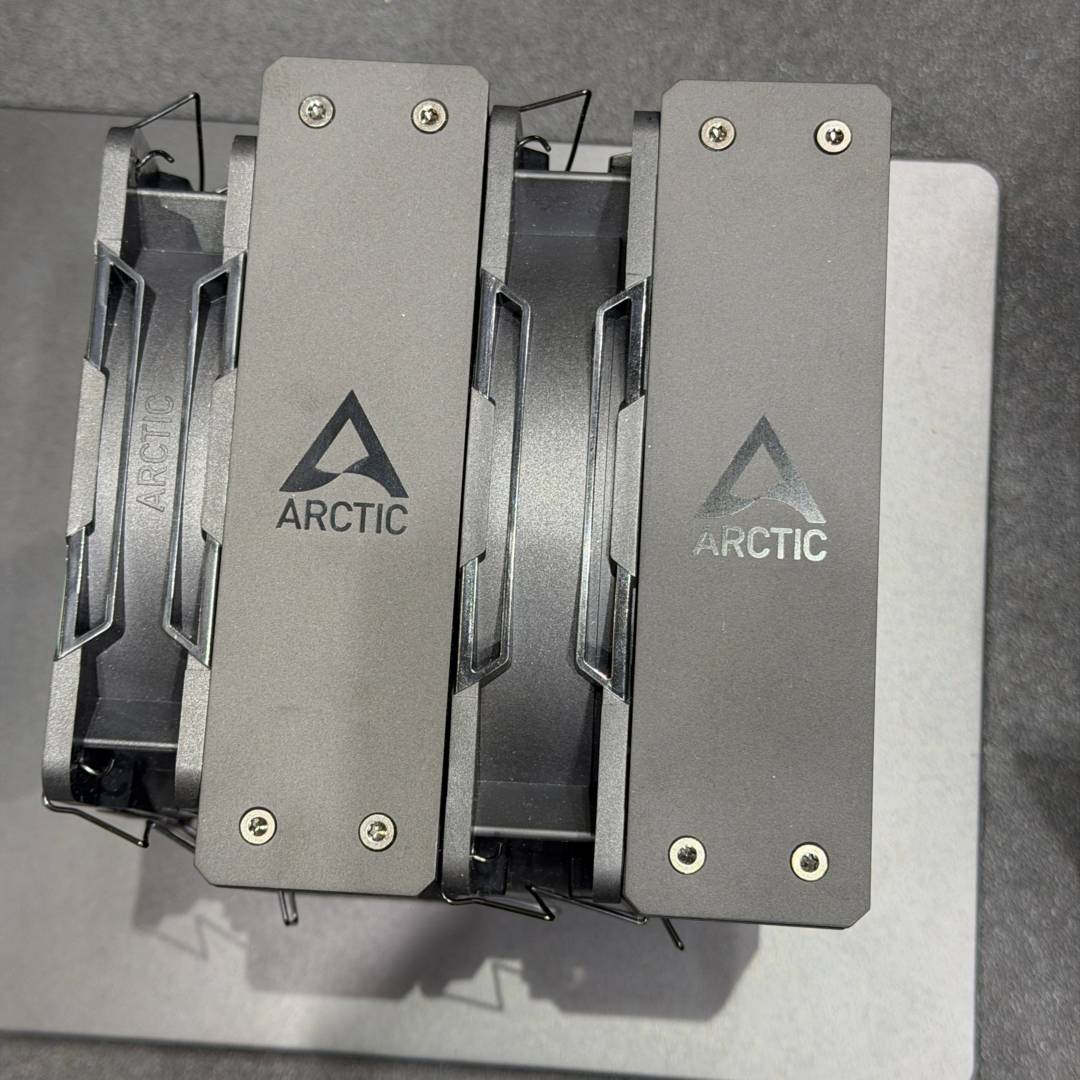 Arctic Freezer 61 - top.