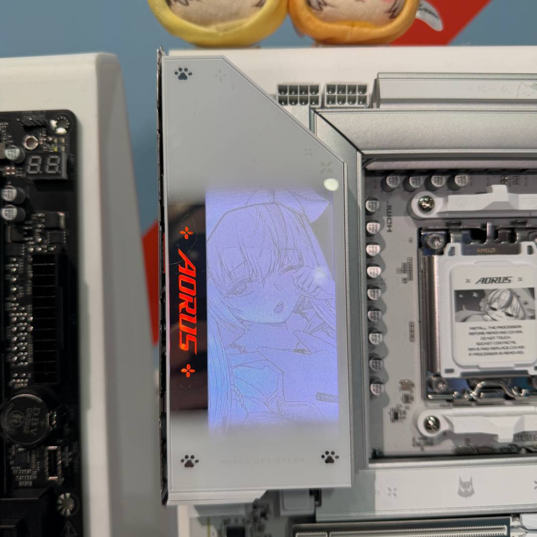 Gigabyte B850 Aorus Elite-P Ice - display.