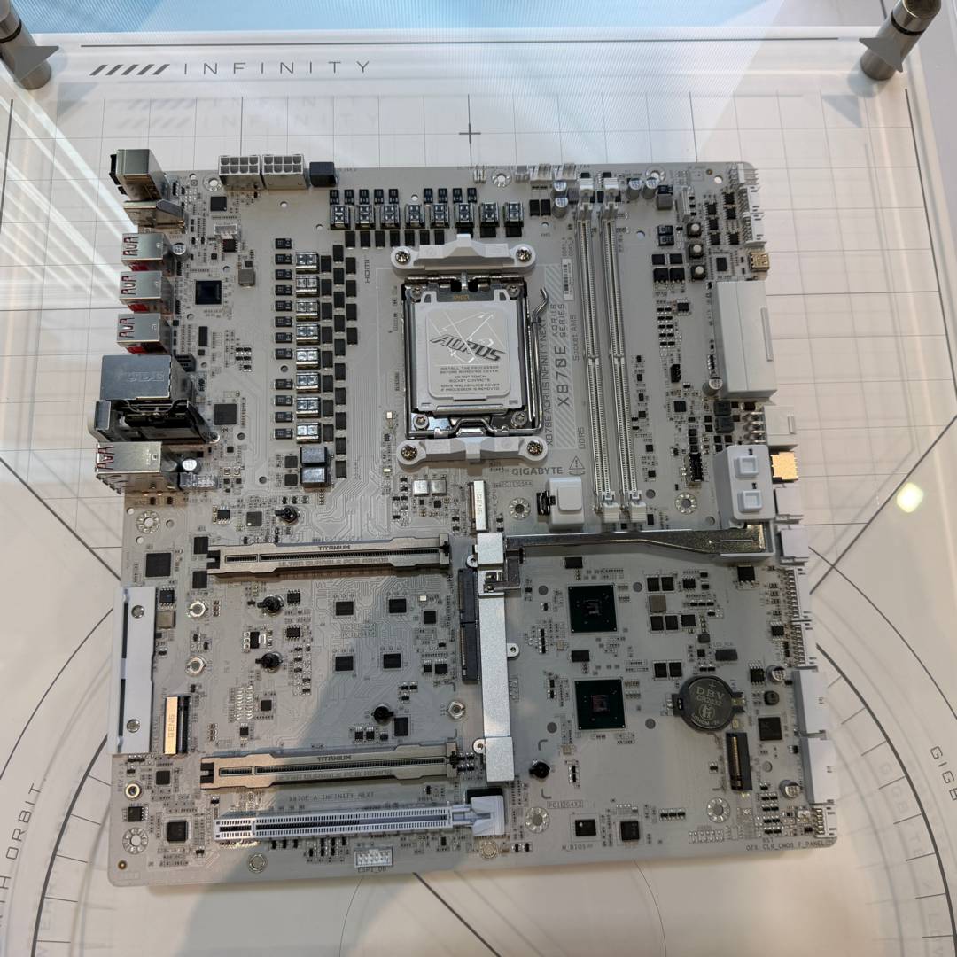 Gigabyte X870E Aorus Infinity Next - PCB.