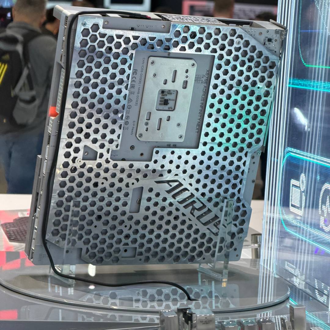 Gigabyte X870E Aorus Infinity Next - back.