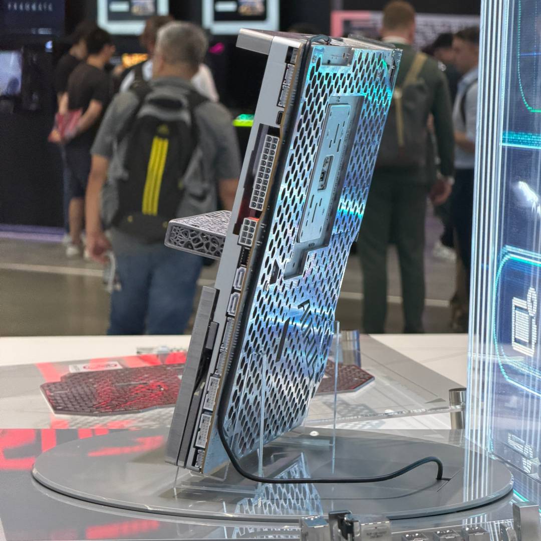 Gigabyte X870E Aorus Infinity Next - side.