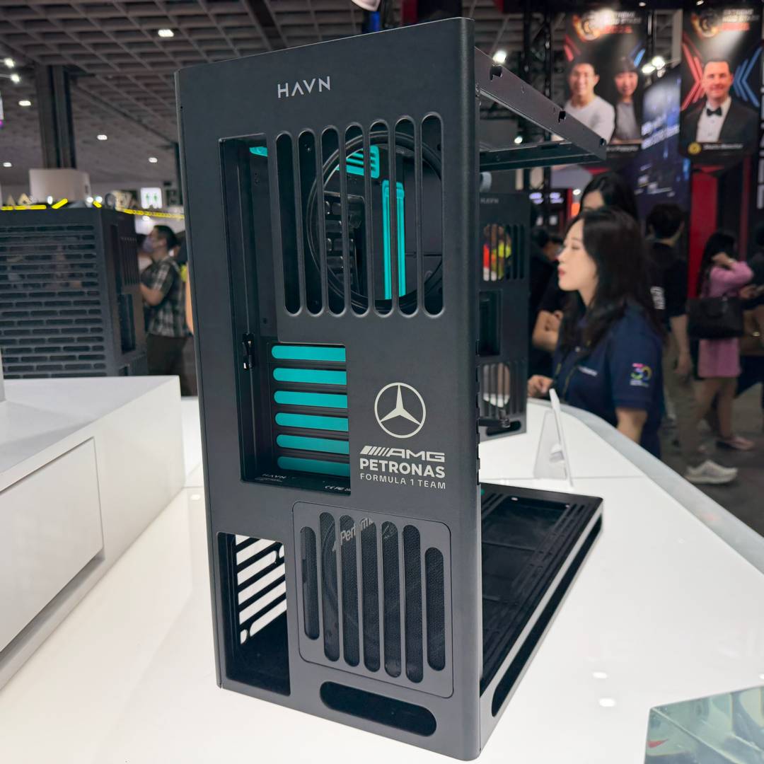 HAVN HS 420 Mercedes-AMG PETRONAS F1 Team Edition - back.