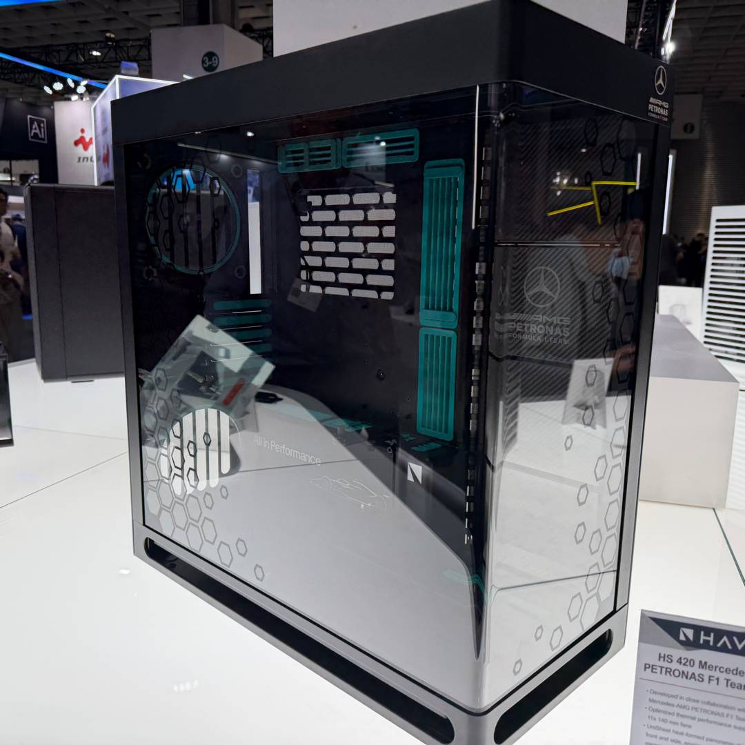 HAVN HS 420 Mercedes-AMG PETRONAS F1 Team Edition - cuvered glass.