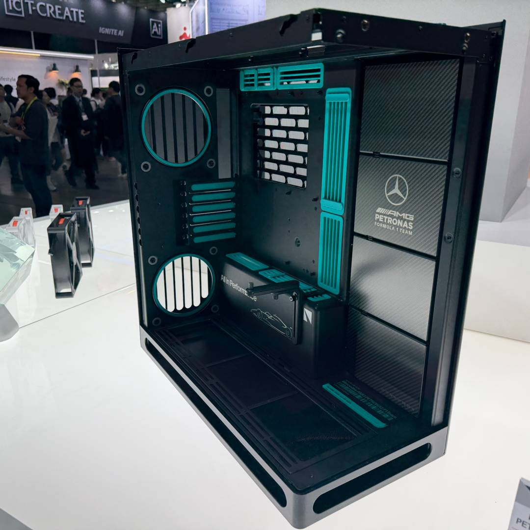 HAVN HS 420 Mercedes-AMG PETRONAS F1 Team Edition - no glass.