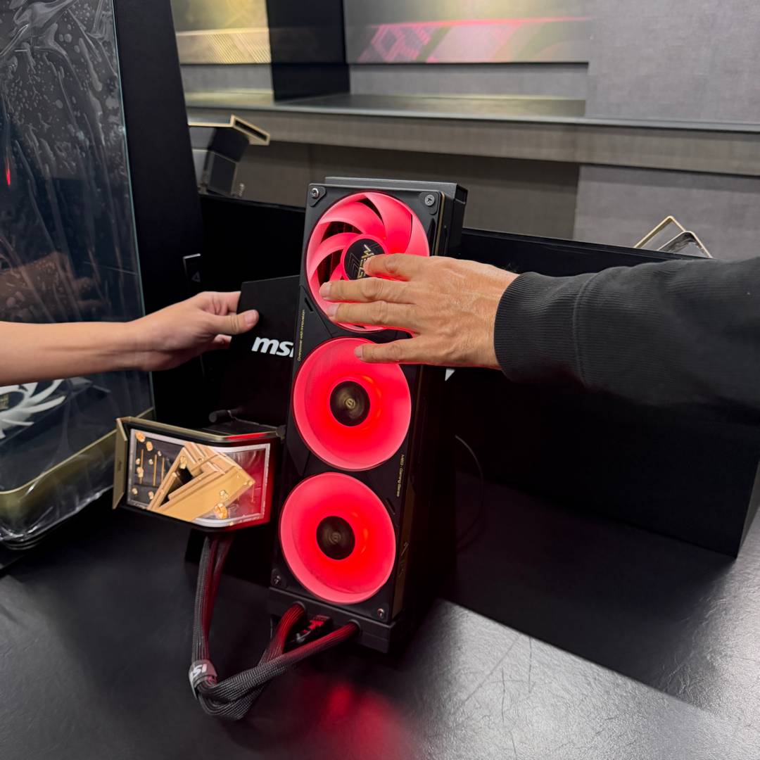 MSI MEG CoreLiquid E15 360 AIO - RGB alert.