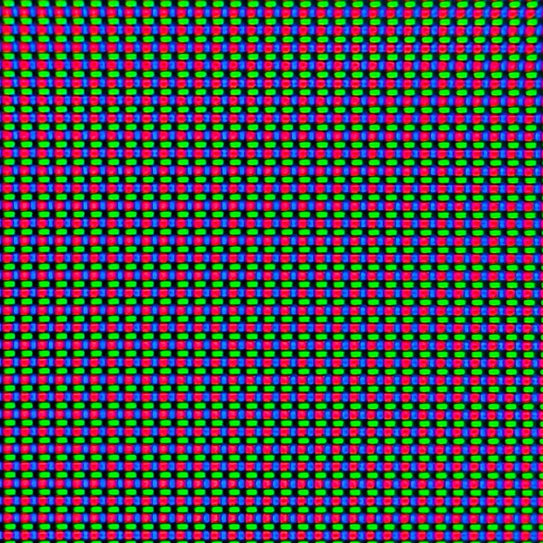 The triangular subpixel layout of the QD-OLED panel on the AOC Agon Pro AG326UZD2.