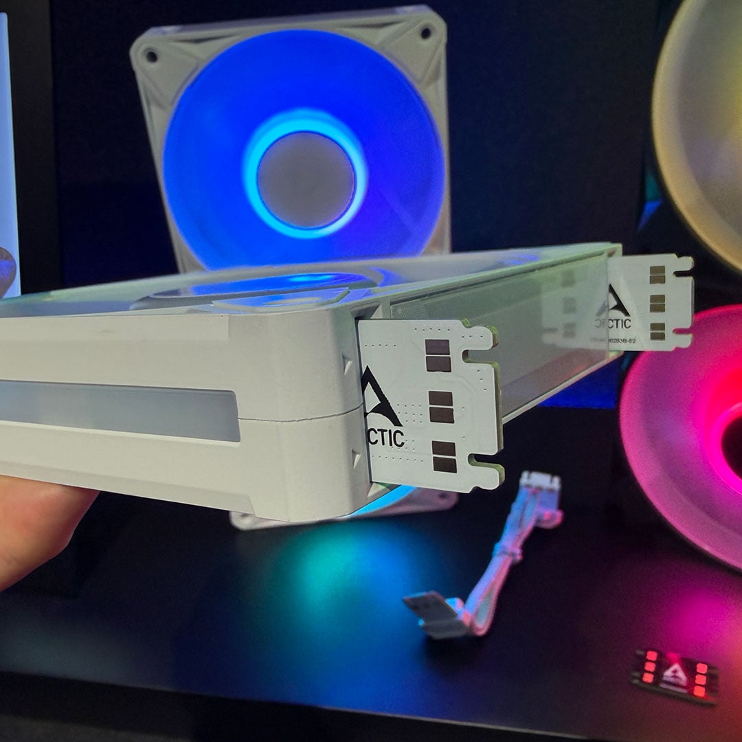 An Arctic BioniX fan, with bridge modules exposed.