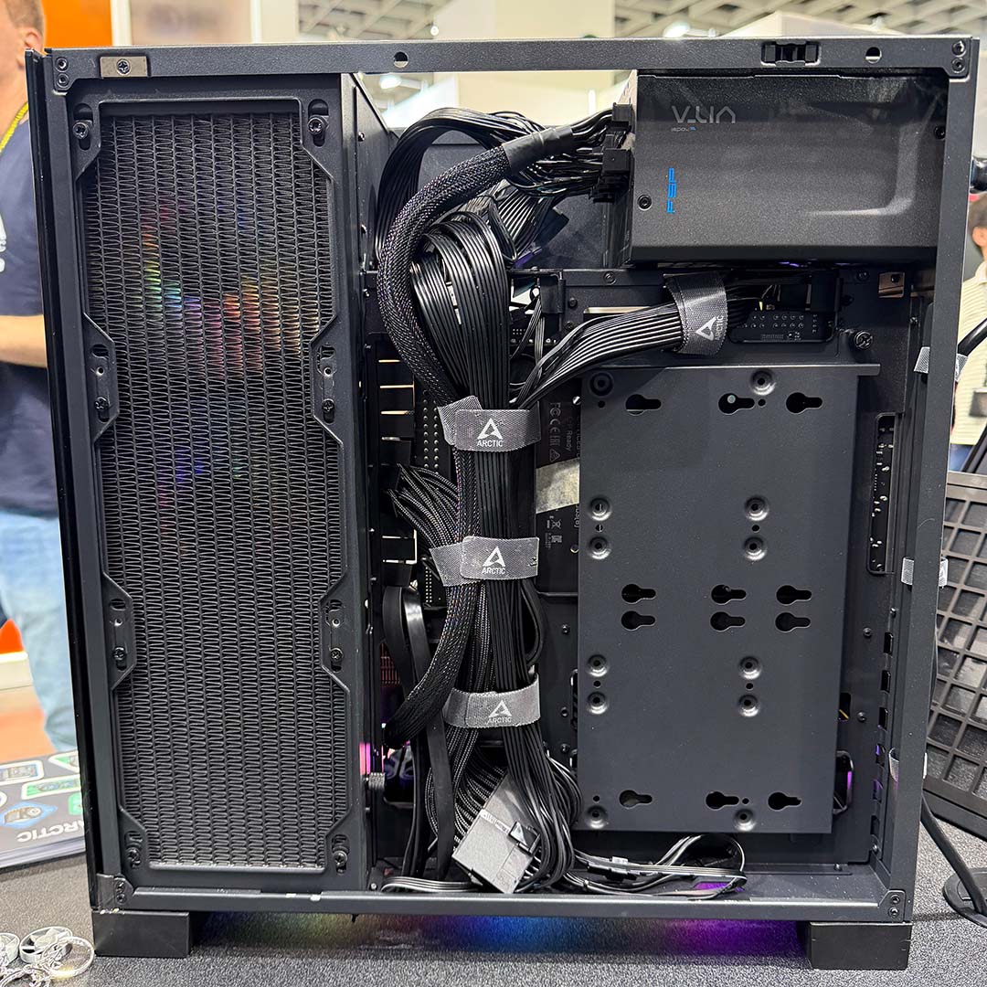 The Arctic Xtender Mini, side panel removed, showcasing cable management.