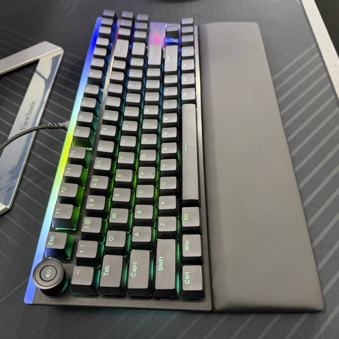 be quiet! Light Mount TKL - side.