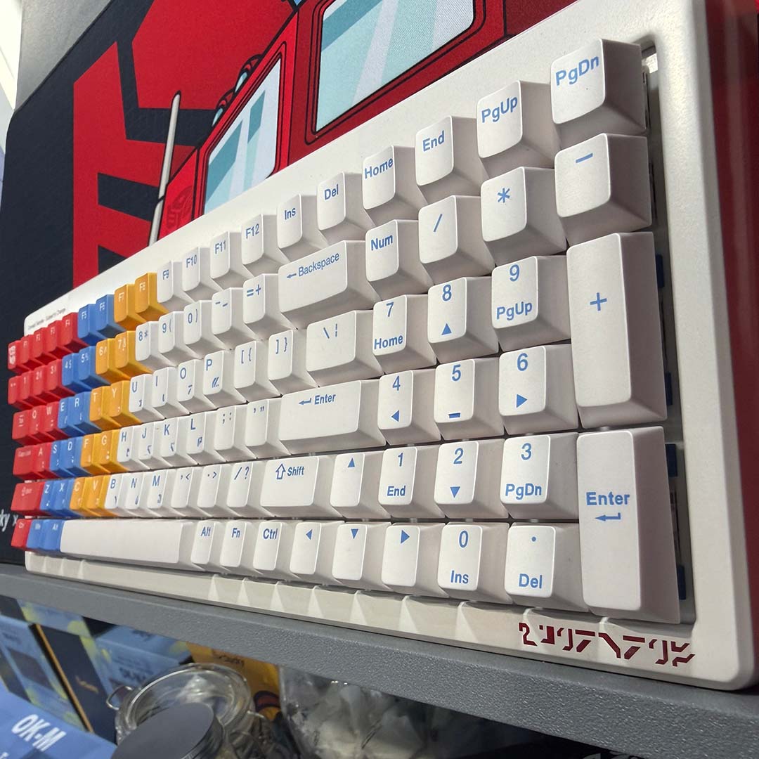 A side-on view of Ducky's Transformers keyboard concept.