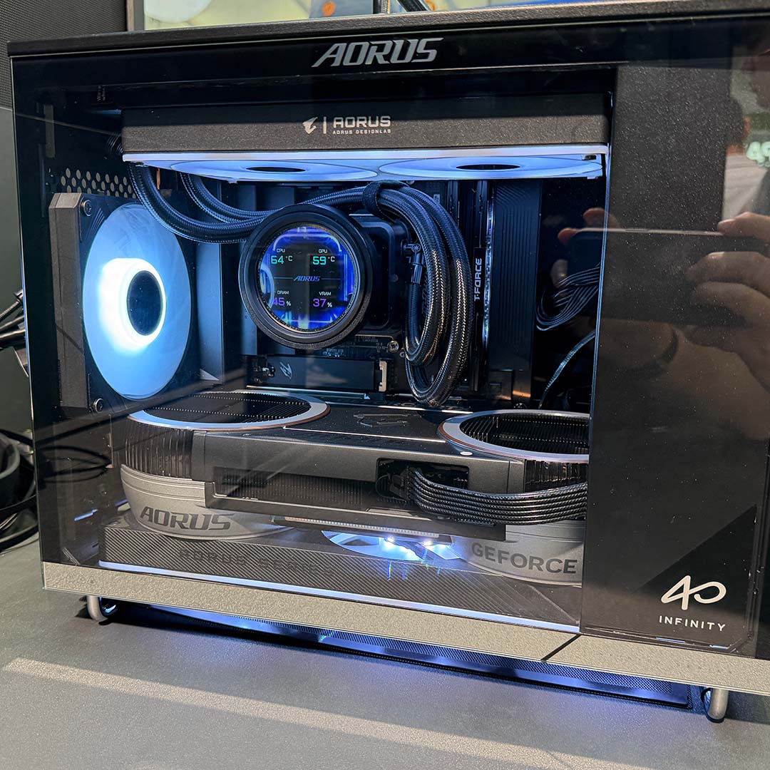A side-on view of the The Aorus C510 Glass Infinity, showcasing its internal specifications.