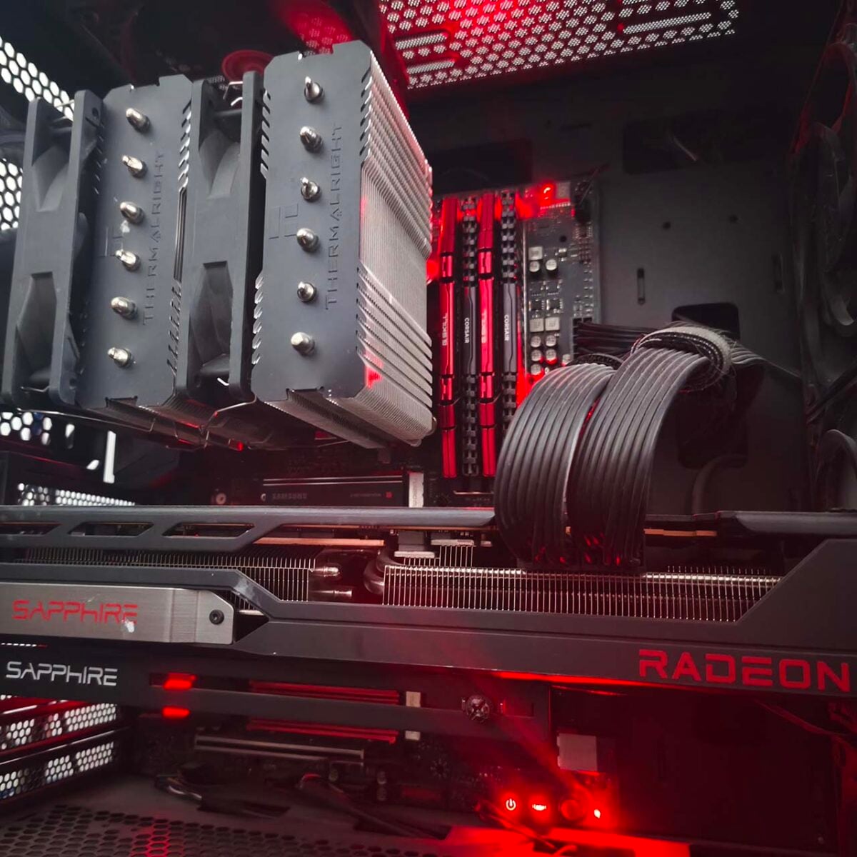 Intel Core i7 7700K test rig with a Sapphire Radeon RX 7900 XT graphics card