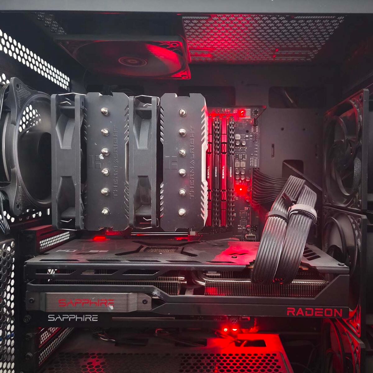 Intel Core i7 7700K test rig with a Sapphire Radeon RX 7900 XT graphics card
