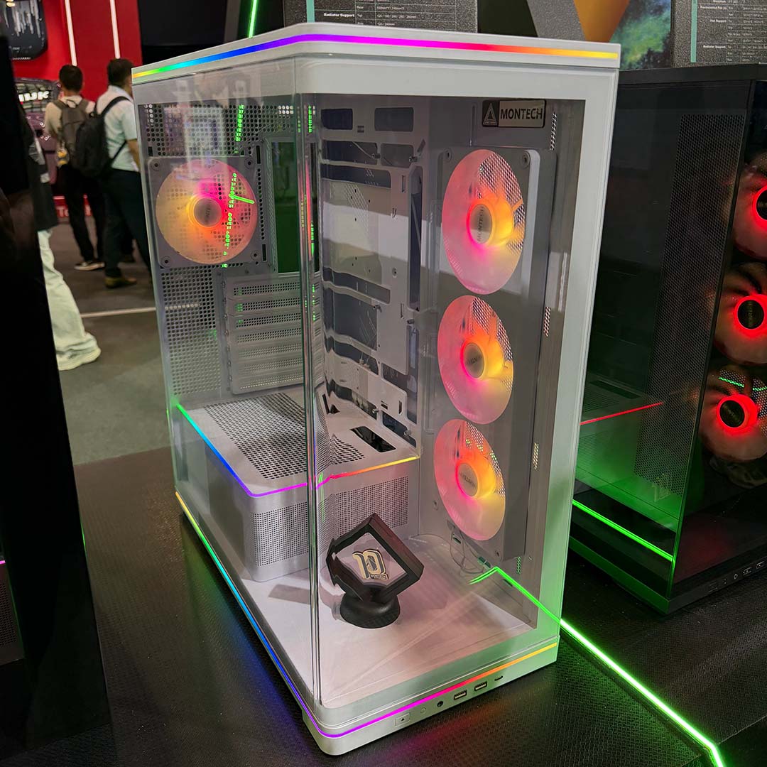 A side-on view of the Montech TG3 Curved, in white.