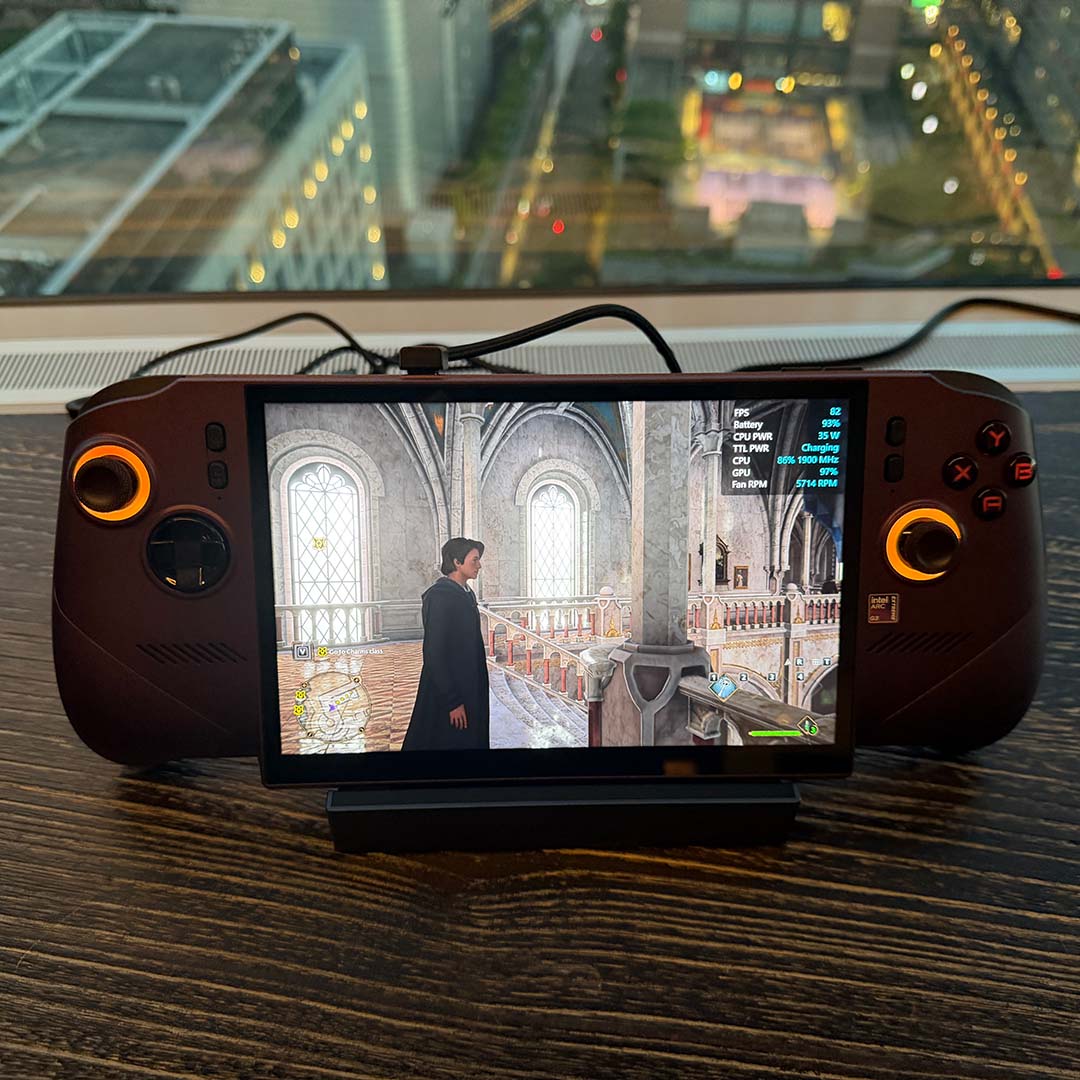 The MSI Claw 8 EX AI+, running Hogwarts Legacy.