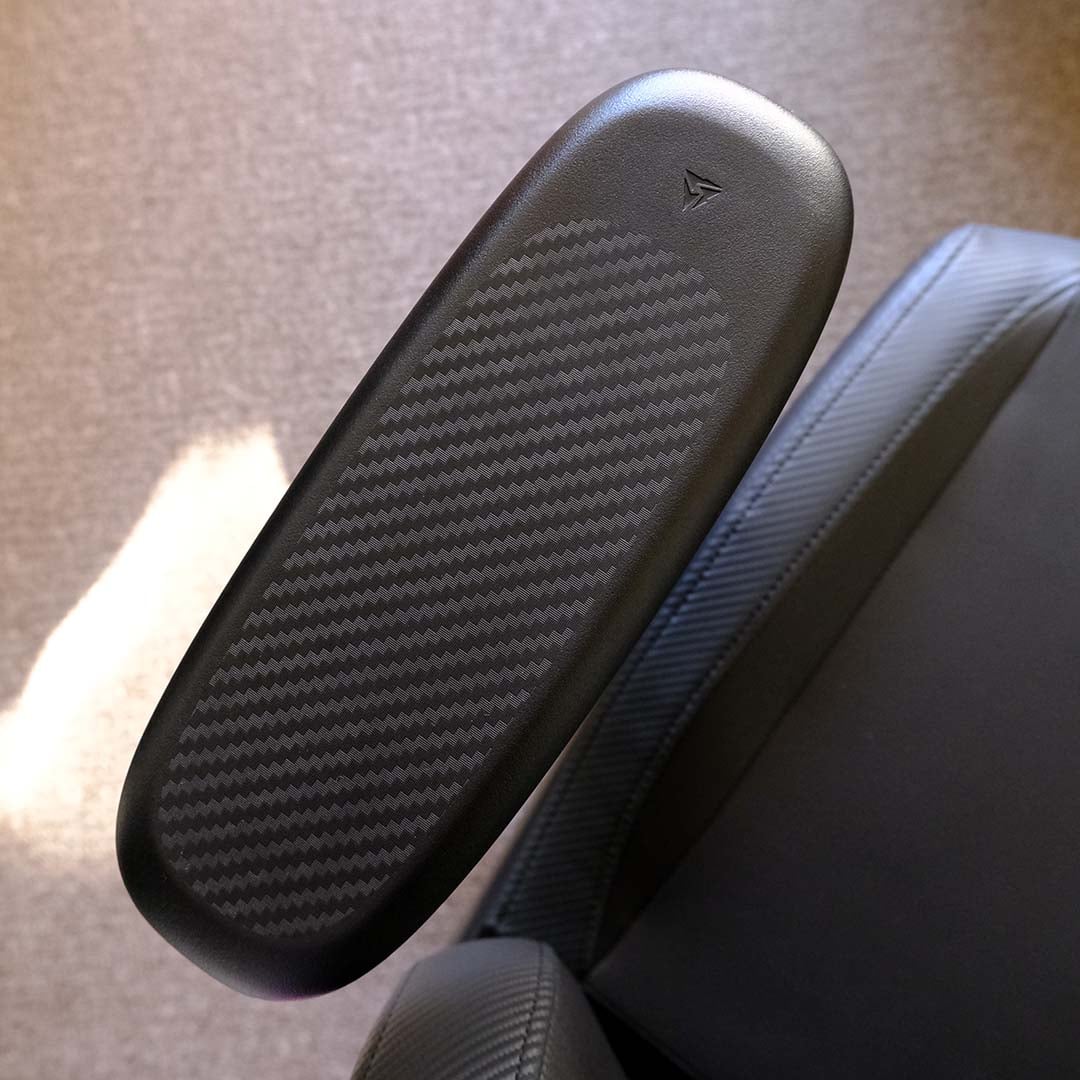 A top-down view of the ThunderX3 Solo 360's 3D armrests, at 180°.