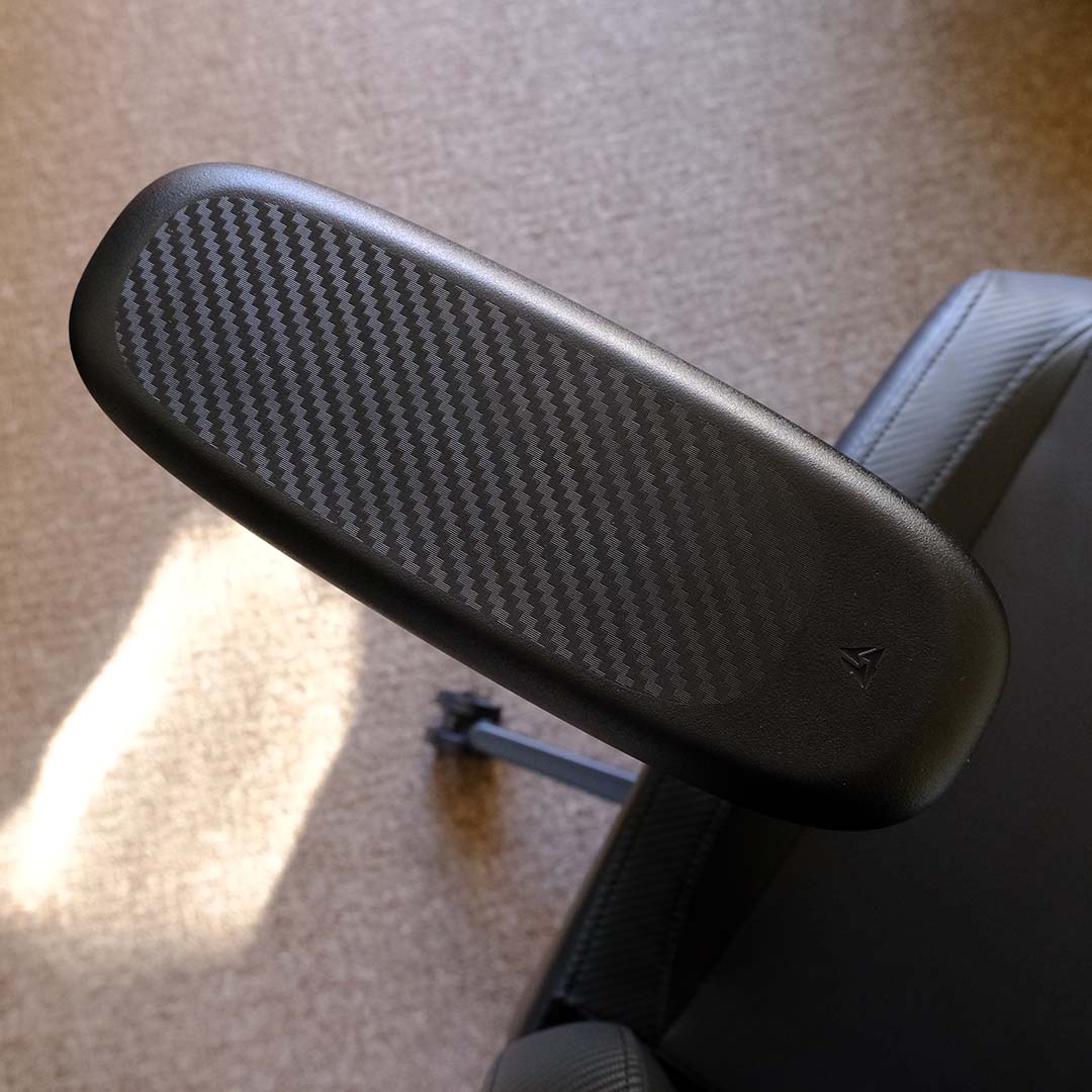 A top-down view of the ThunderX3 Solo 360's 3D armrests, at 90°.