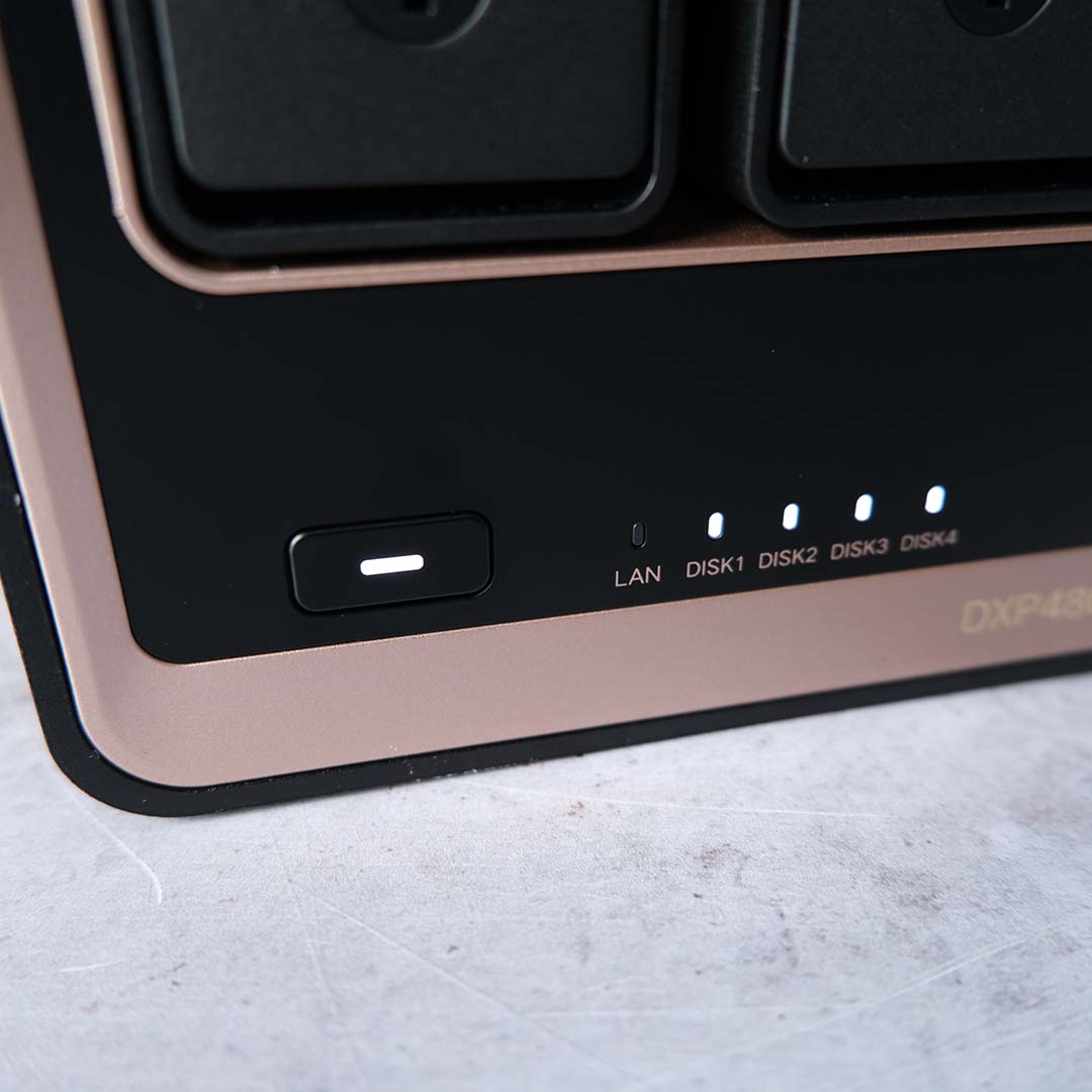 A close-up of the LEDs on the Ugreen NASync DXP4800 GT.