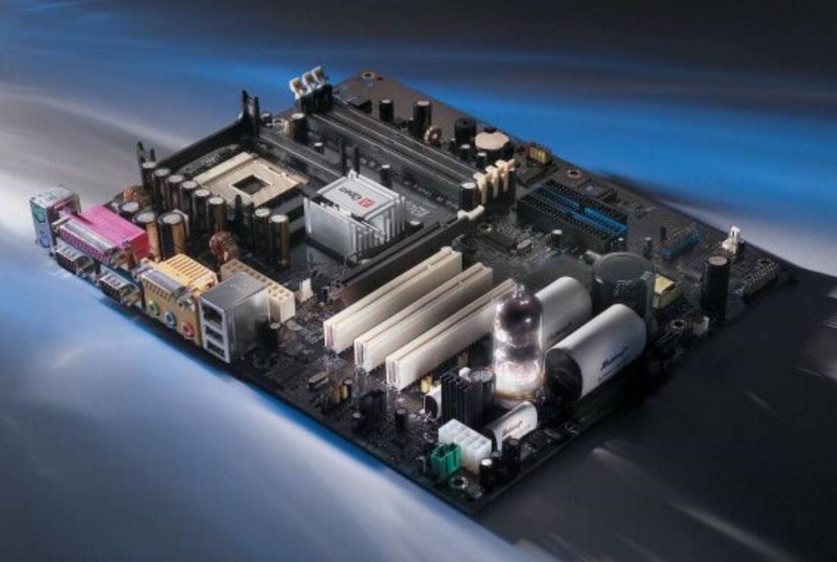 AOpen AX4B-533 Tube.