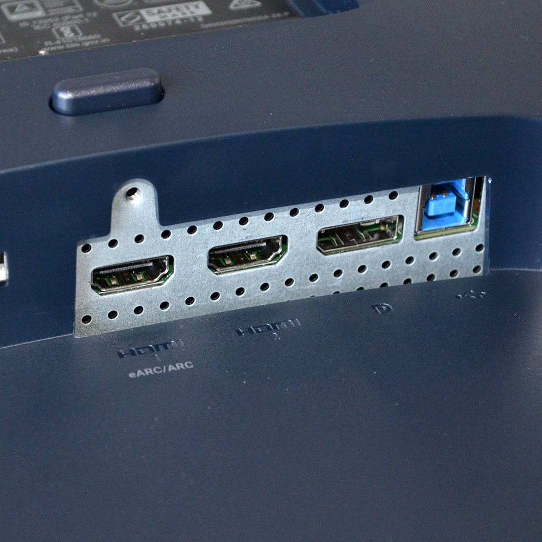 The ports of the Alienware AW3226DM.