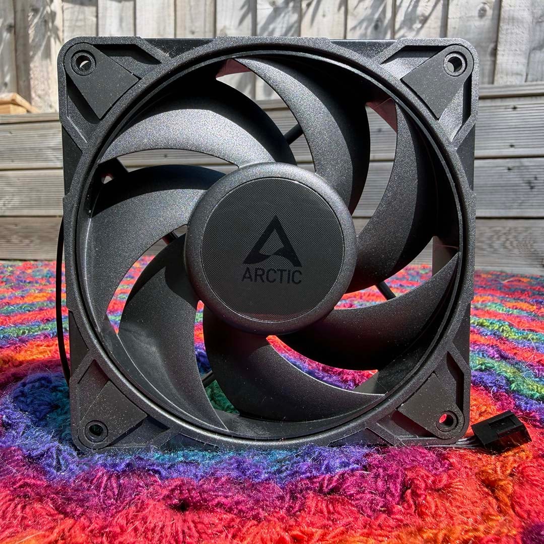 Arctic Freezer 36-S Black fan - front