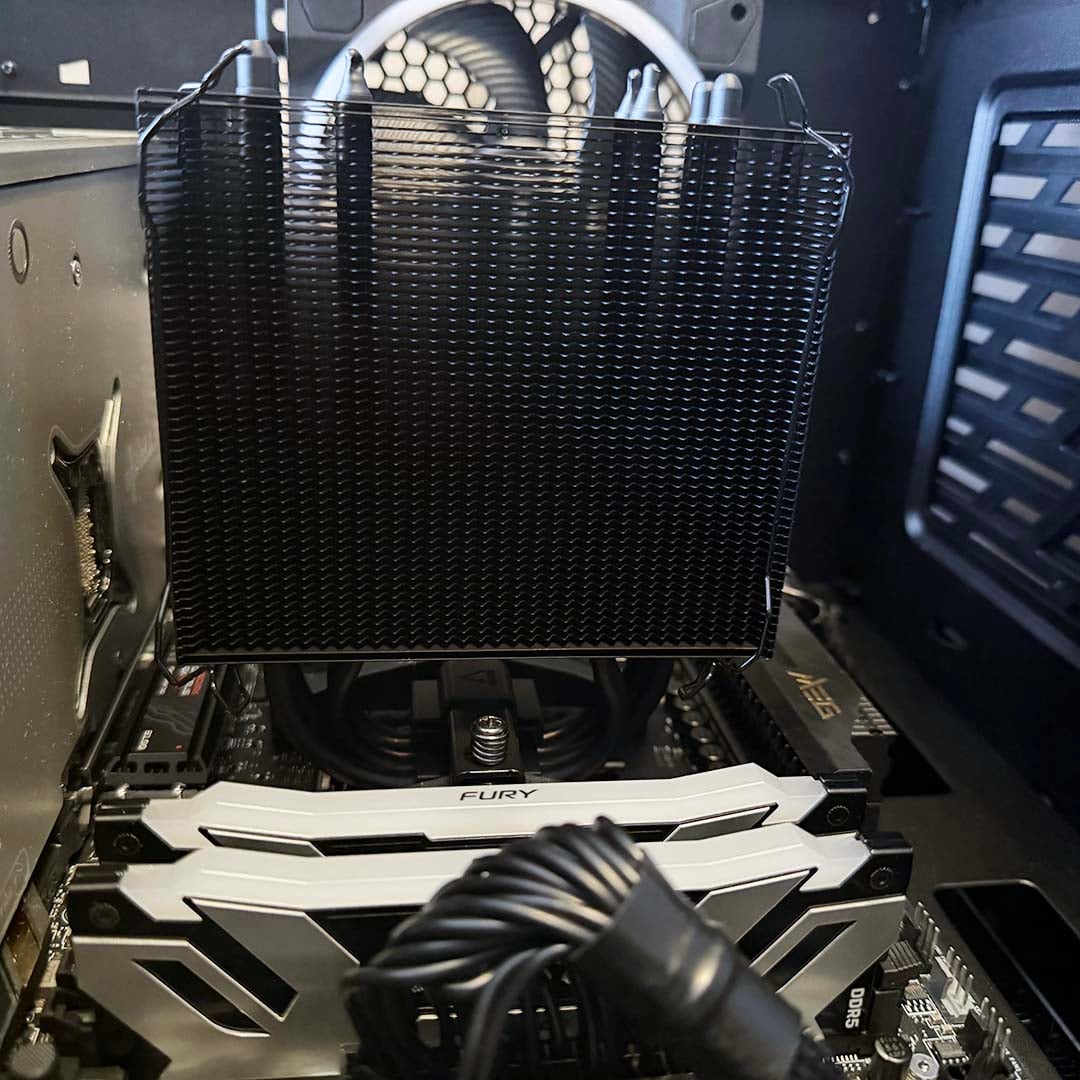Arctic Freezer 36-S heatsink installed