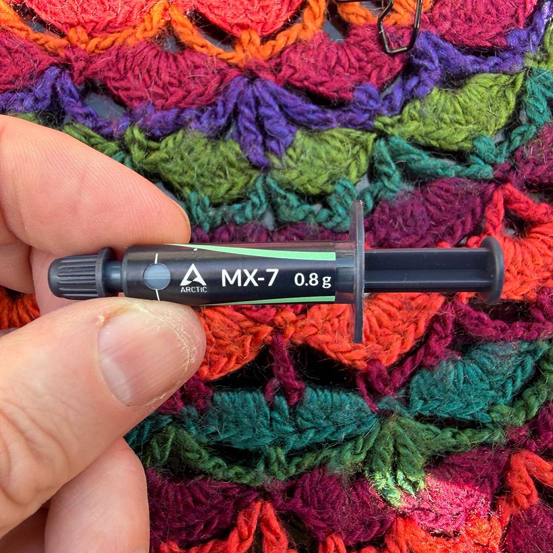 Arctic Freezer 36-S MX-7 thermal paste