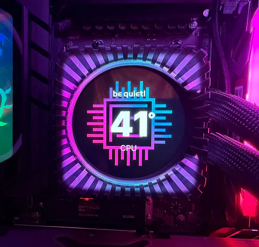 be quiet! Light Loop IO LCD screen showing Club386 logo