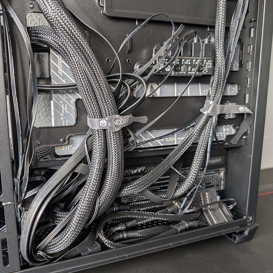 Managed cables in the Fishtank 6000 Corona.