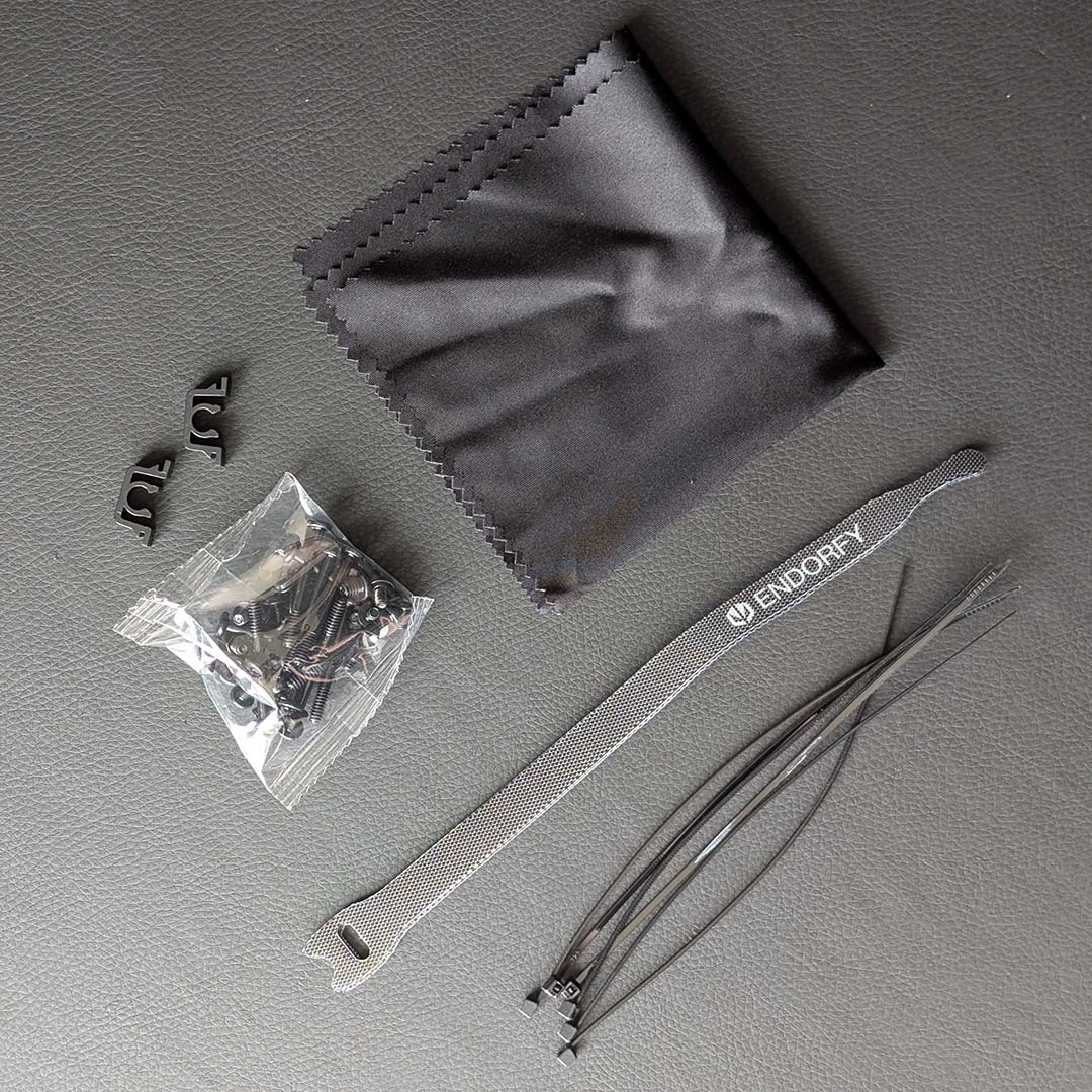 The accessories included with the Fishtank 6000 Corona.
