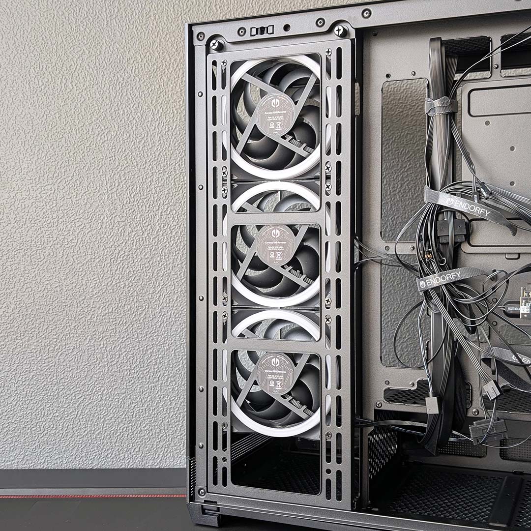 A trio of reverse-blade Corona 120mm fans, inside the Fishtank Corona 6000.
