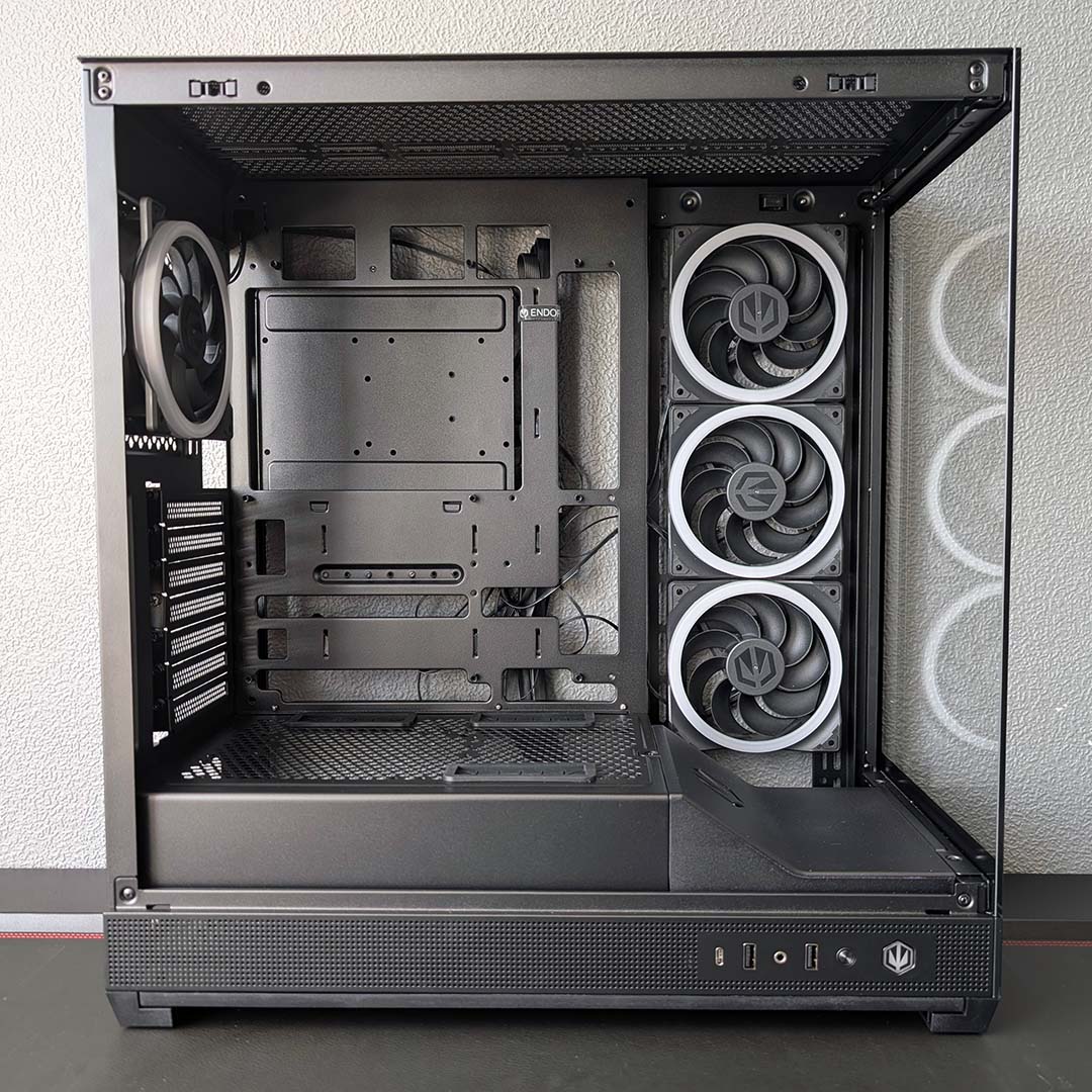 An empty Endorfy Fishtank Corona 6000 PC case, with the tempered glass side panel removed.