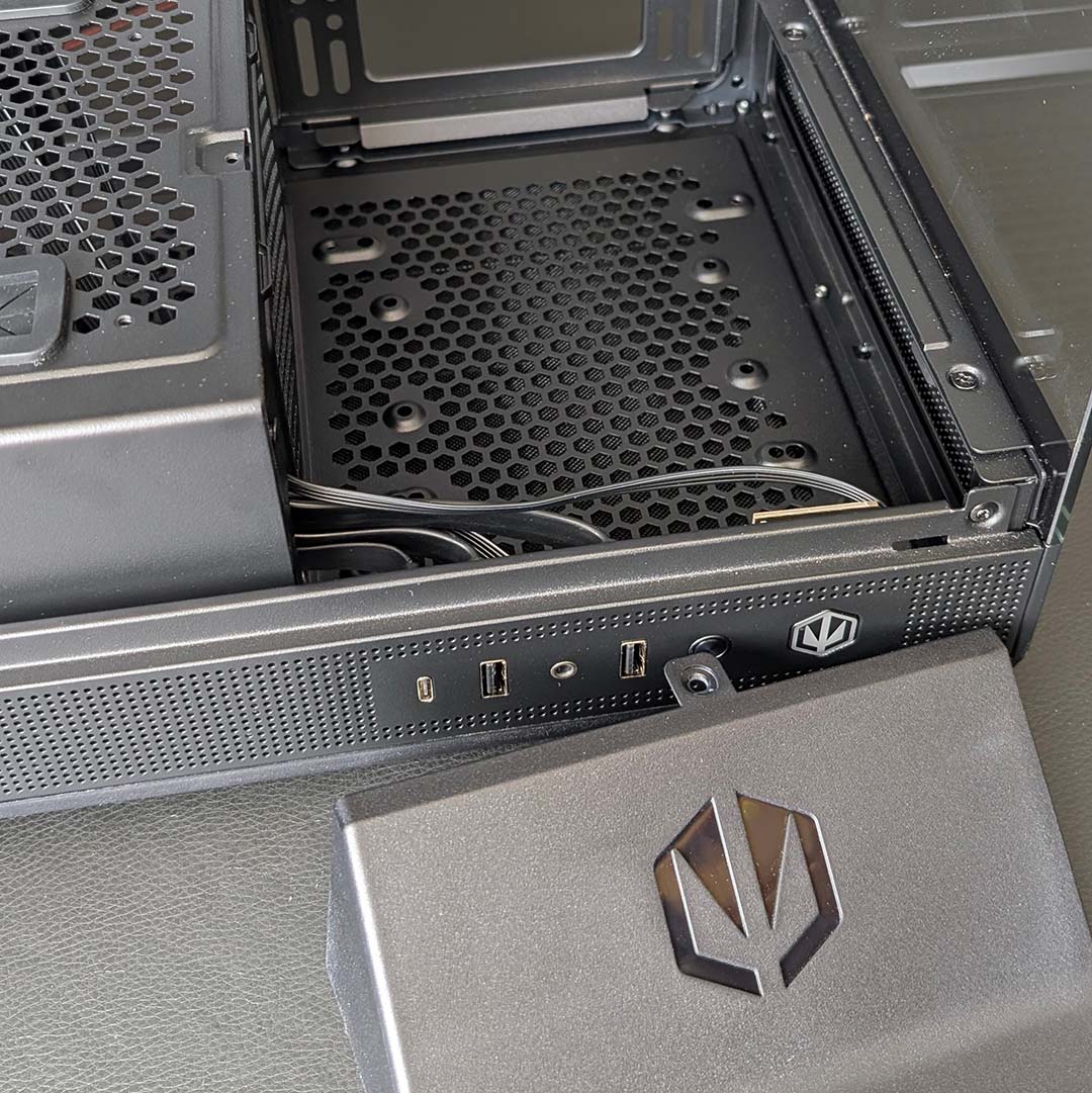 The cover for the 3.5in storage installation space, removed, inside the Fishtank 6000 Corona.