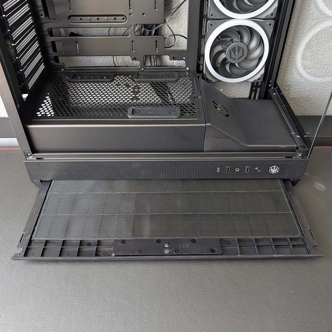 A removable dust filter emerges from the bottom of the Fishtank 6000 Corona.