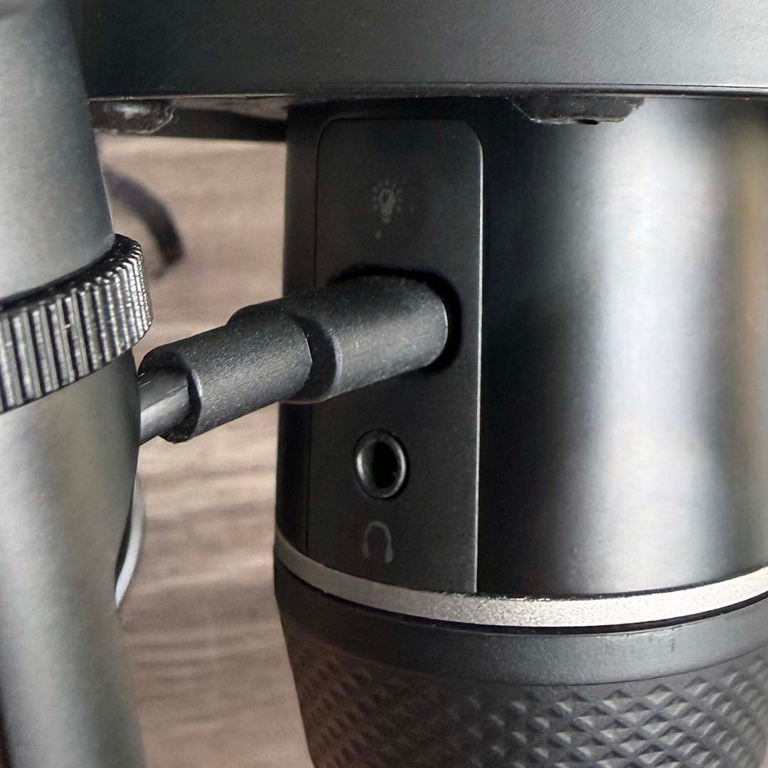 Endorfy Solum 2 Pro USB and headphone sockets