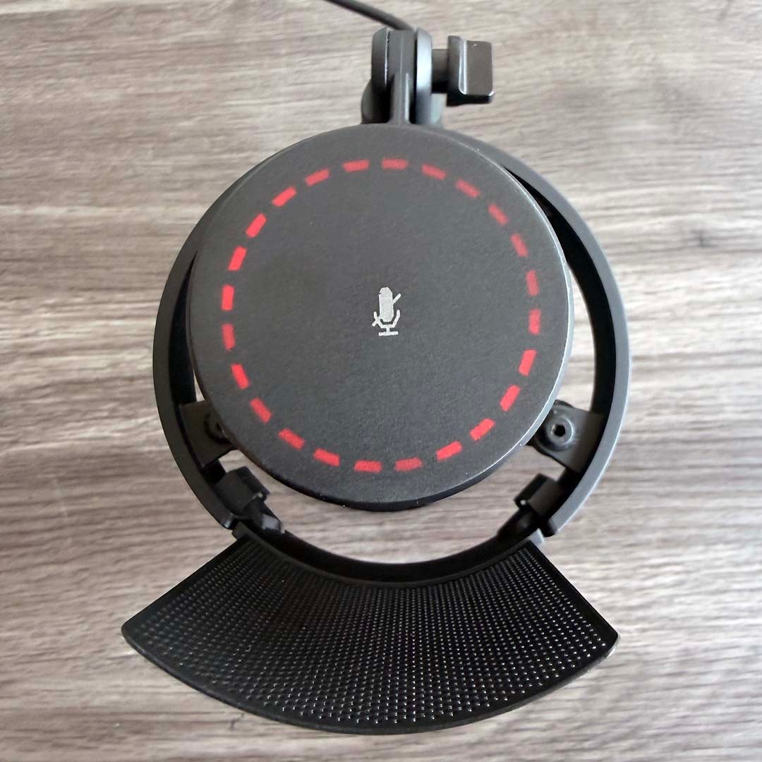 Endorfy Solum 2 Pro muted with red lights on top