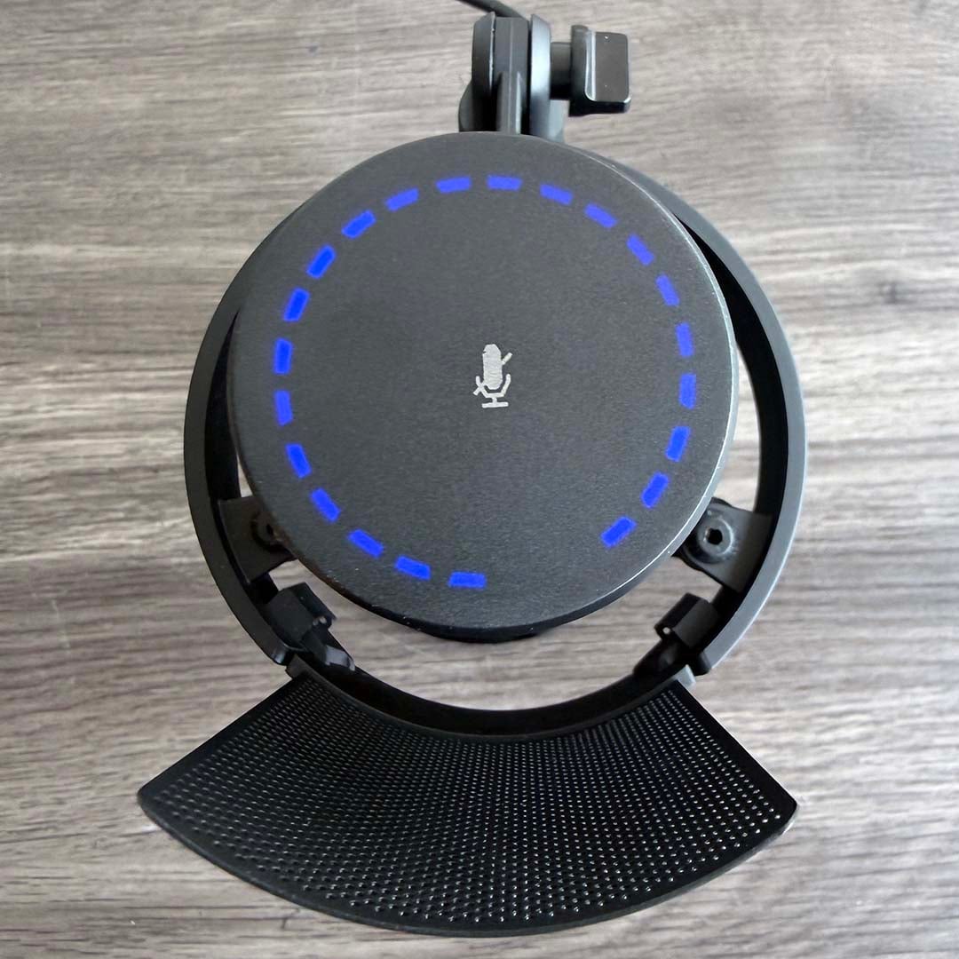 Endorfy Solum 2 Pro gain control with blue lights on top