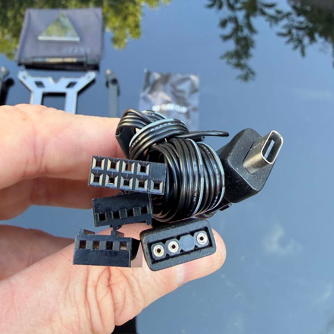 MSI MEG CoreLiquid E15 360 standard cable connectors