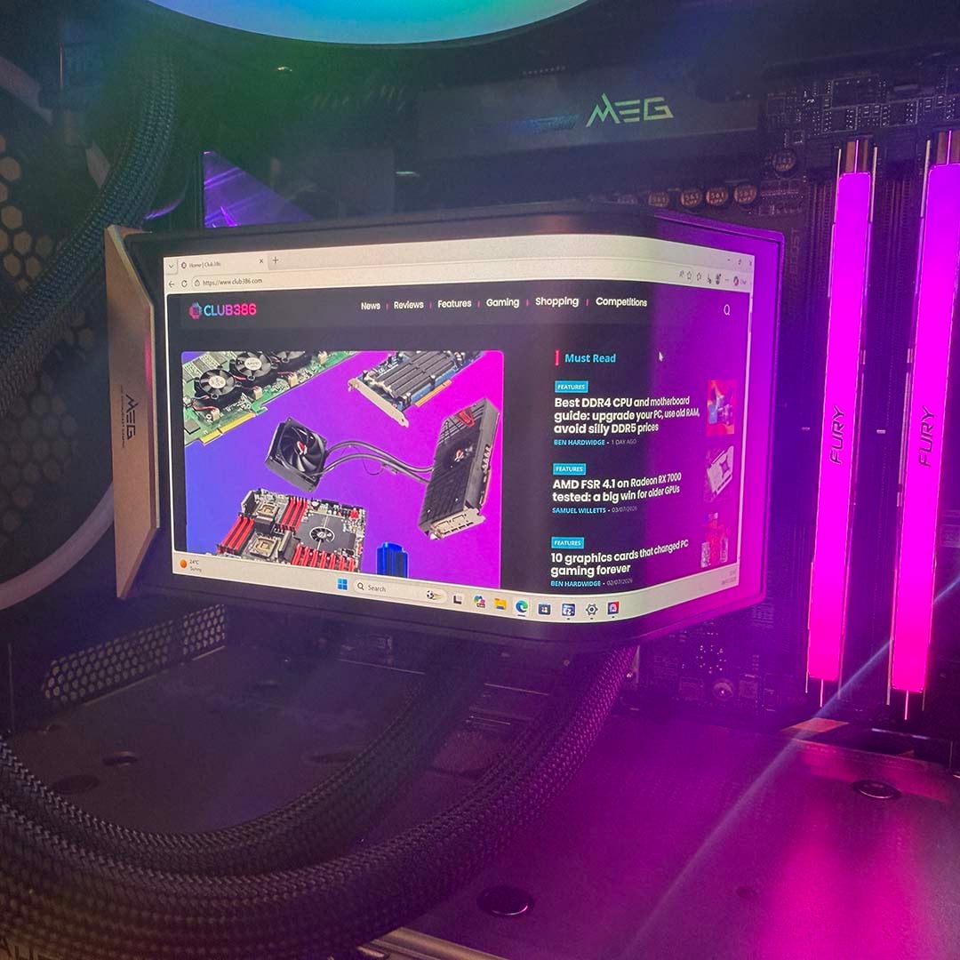 MSI MEG CoreLiquid E15 360 AMOLED screen showing extended desktop with Club386 website