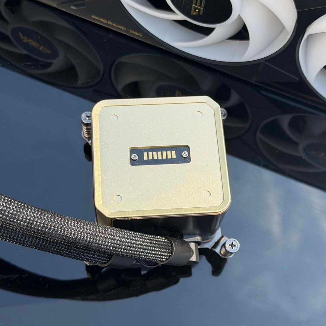 MSI MEG CoreLiquid E15 360 screen connector on pump block