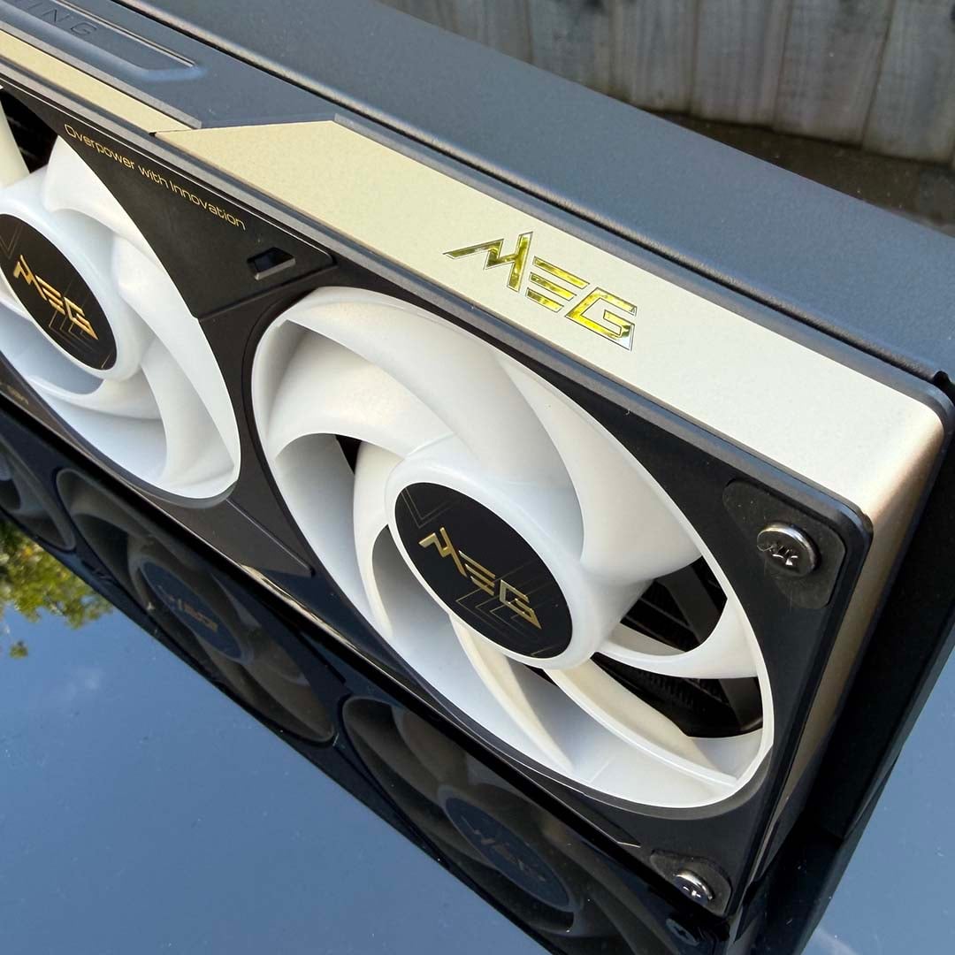 MSI MEG CoreLiquid E15 360 radiator logo closeup