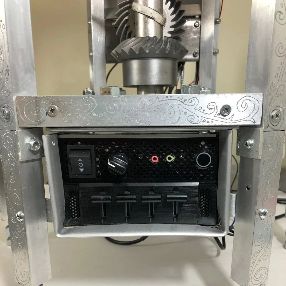 The front I/o of the custom rotating PC build.