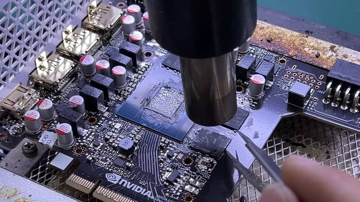 Bent Nvidia RTX 5060 Ti fixing VRAM.