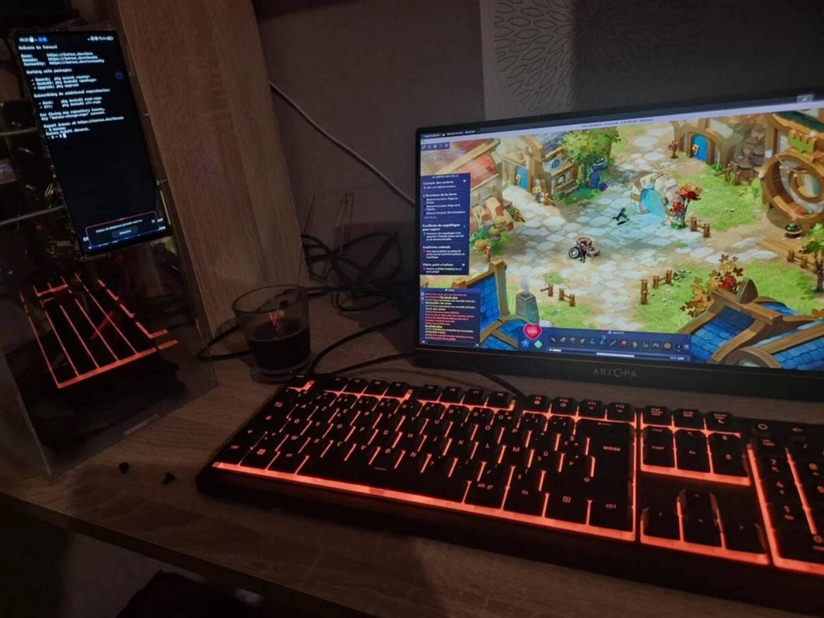 Nubia Z70 Ultra smartphone to desktop PC mod running games.