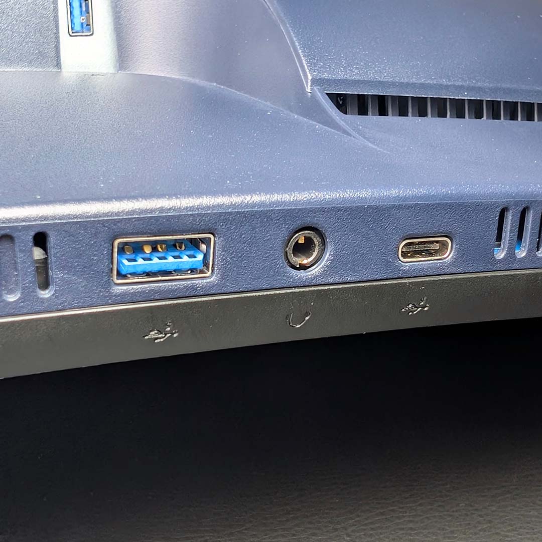 Some of the AW3926QW's built-in ports.