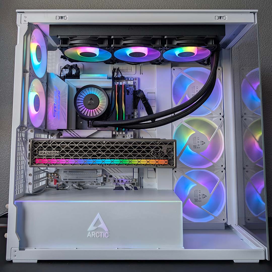 A duo of Arctic Bionix P12 fans (left) and a trio of Bionix P14 fans (right) inside an Arctic Xtender VG case.