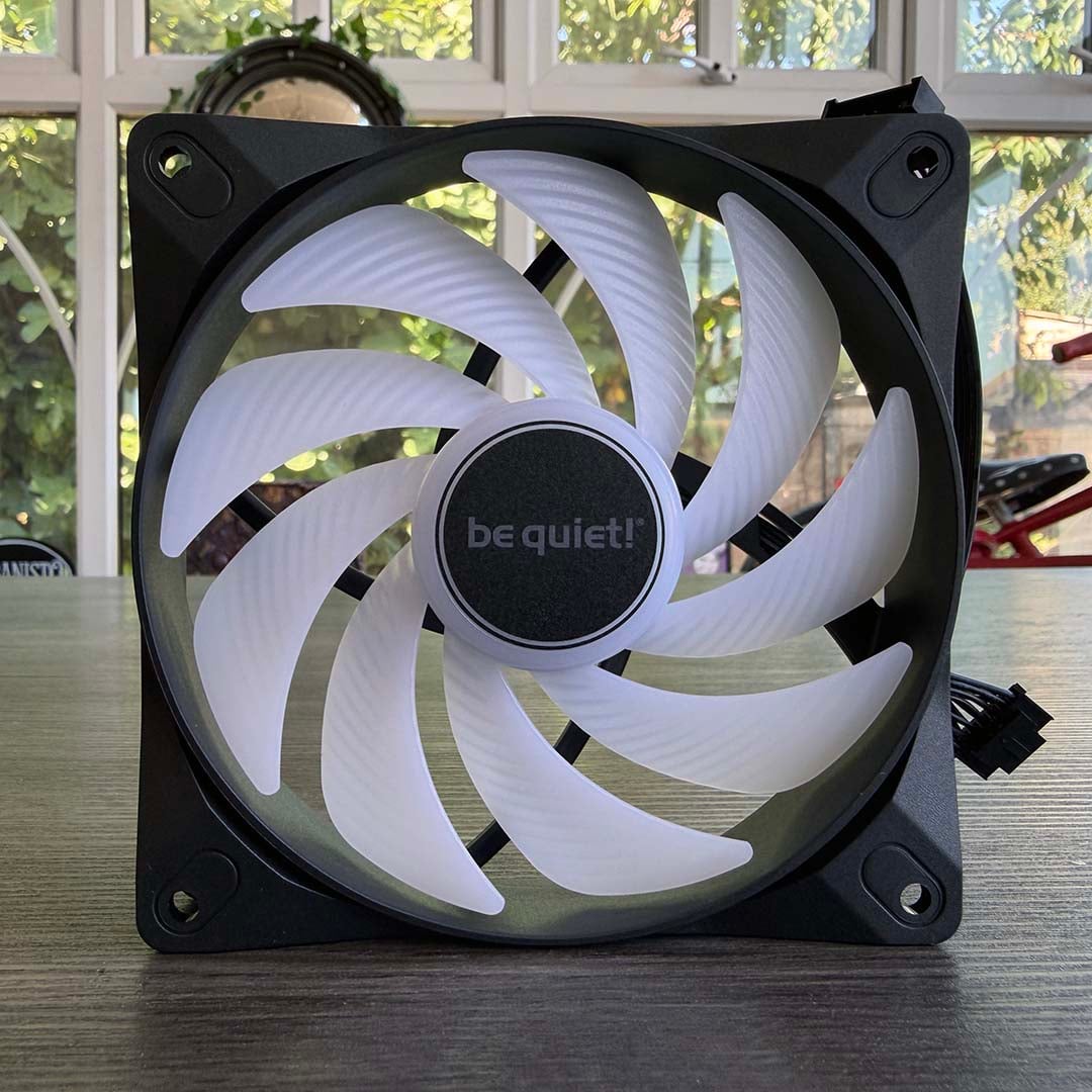 be quiet! Light Loop IO LCD fan front