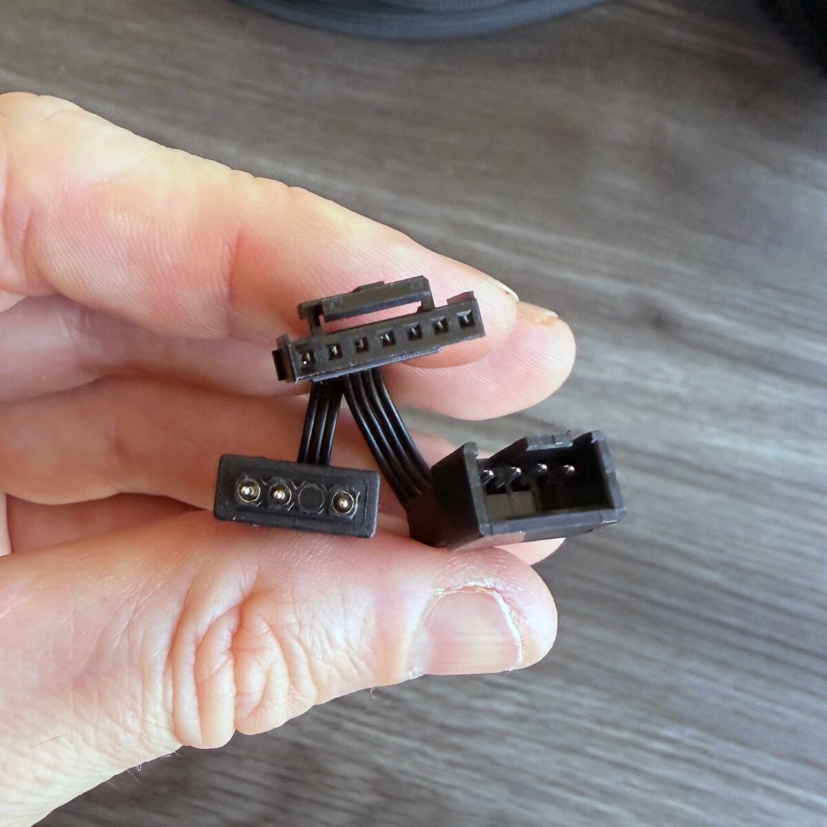 be quiet! Light Loop IO splitter cable